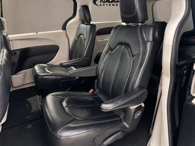 Used 2022 Chrysler Pacifica Touring-L FWD image 11