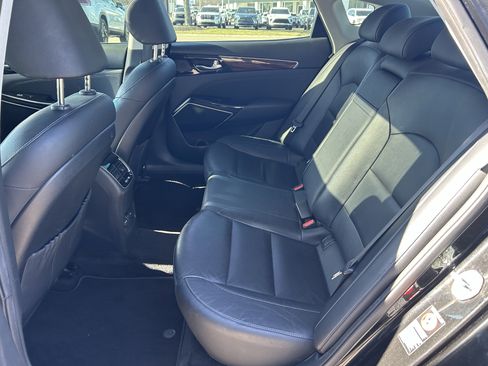 Used 2017 Kia Cadenza Premium w/ Luxury Package image 24