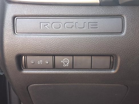 Used 2024 Nissan Rogue S FWD image 11