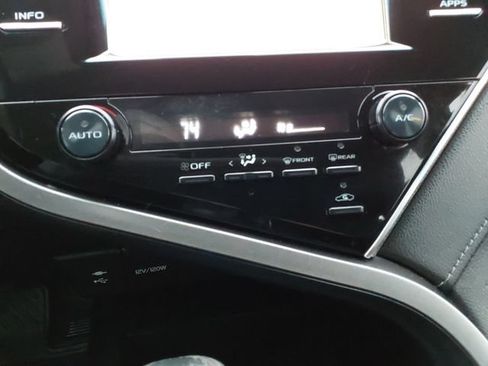 Used 2018 Toyota Camry SE w/ Protection Package (Q2) FWD image 17