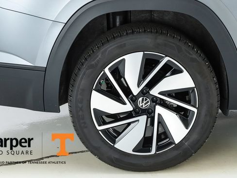 Used 2025 Volkswagen Atlas SE w/ Panoramic Sunroof Package FWD image 13