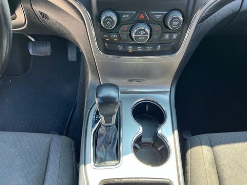 Used 2020 Jeep Grand Cherokee Laredo image 16