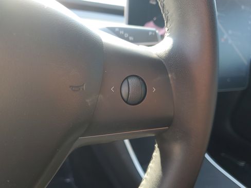 Used 2020 Tesla Model 3 Standard Range image 23