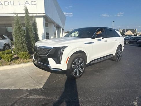 Used 2025 Cadillac Escalade IQ Luxury 2 AWD/4WD image 3