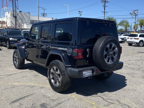 Used 2019 Jeep Wrangler Unlimited Sahara AWD/4WD image 11