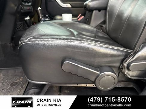 Used 2015 Jeep Wrangler Unlimited Rubicon AWD/4WD image 12