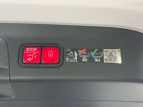 Certified 2025 Mercedes-Benz GLS 450 4MATIC image 34