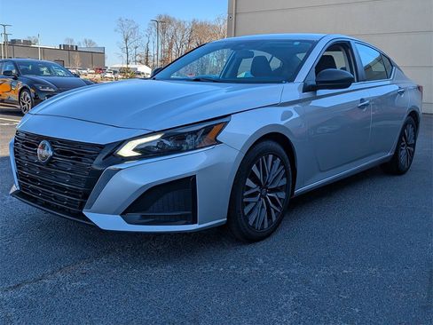 Used 2024 Nissan Altima 2.5 SV image 8