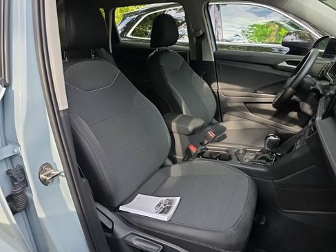Certified 2025 Volkswagen Taos SE AWD/4WD image 6