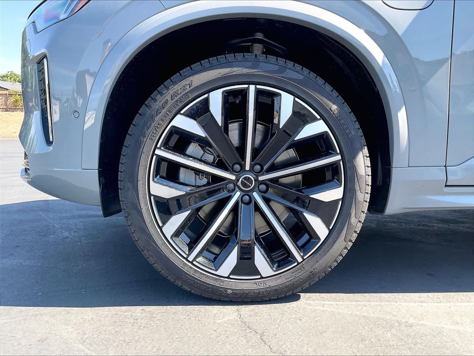 New 2026 Volvo XC90 T8 Plus w/ Protection Package Premier AWD/4WD image 14