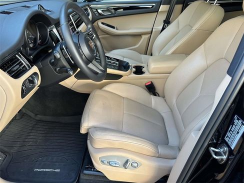 Used 2025 Porsche Macan image 19