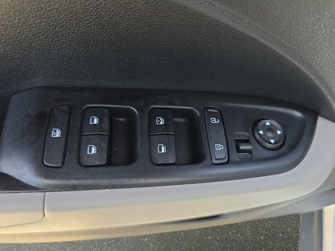 Used 2025 Hyundai Venue SEL FWD image 30