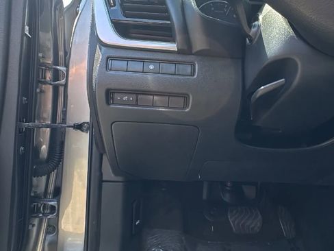 Used 2021 Nissan Rogue SV AWD/4WD image 12