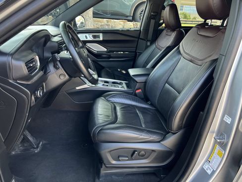 Used 2023 Ford Explorer Platinum w/ Technology Package AWD/4WD image 23
