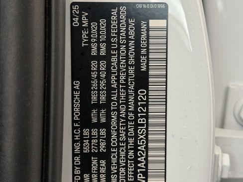 Certified 2025 Porsche Macan image 26