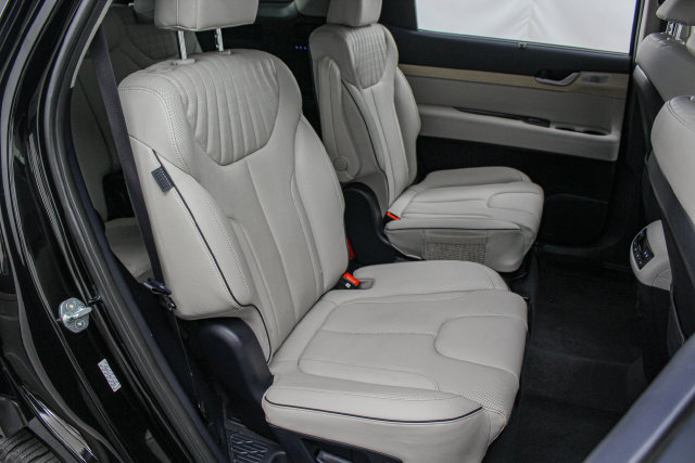 Used 2024 Hyundai Palisade Limited AWD/4WD image 16