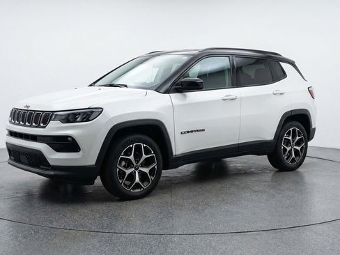 Used 2025 Jeep Compass Limited image 3