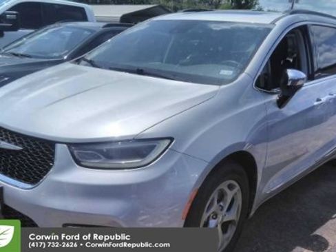 Used 2023 Chrysler Pacifica Limited FWD image 7