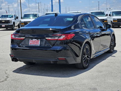 Used 2025 Toyota Camry SE w/ Convenience Package FWD image 5