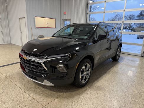 Used 2024 Chevrolet Blazer LT w/ Convenience Package image 2