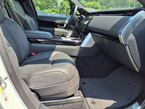 New 2025 Land Rover Range Rover SE image 3