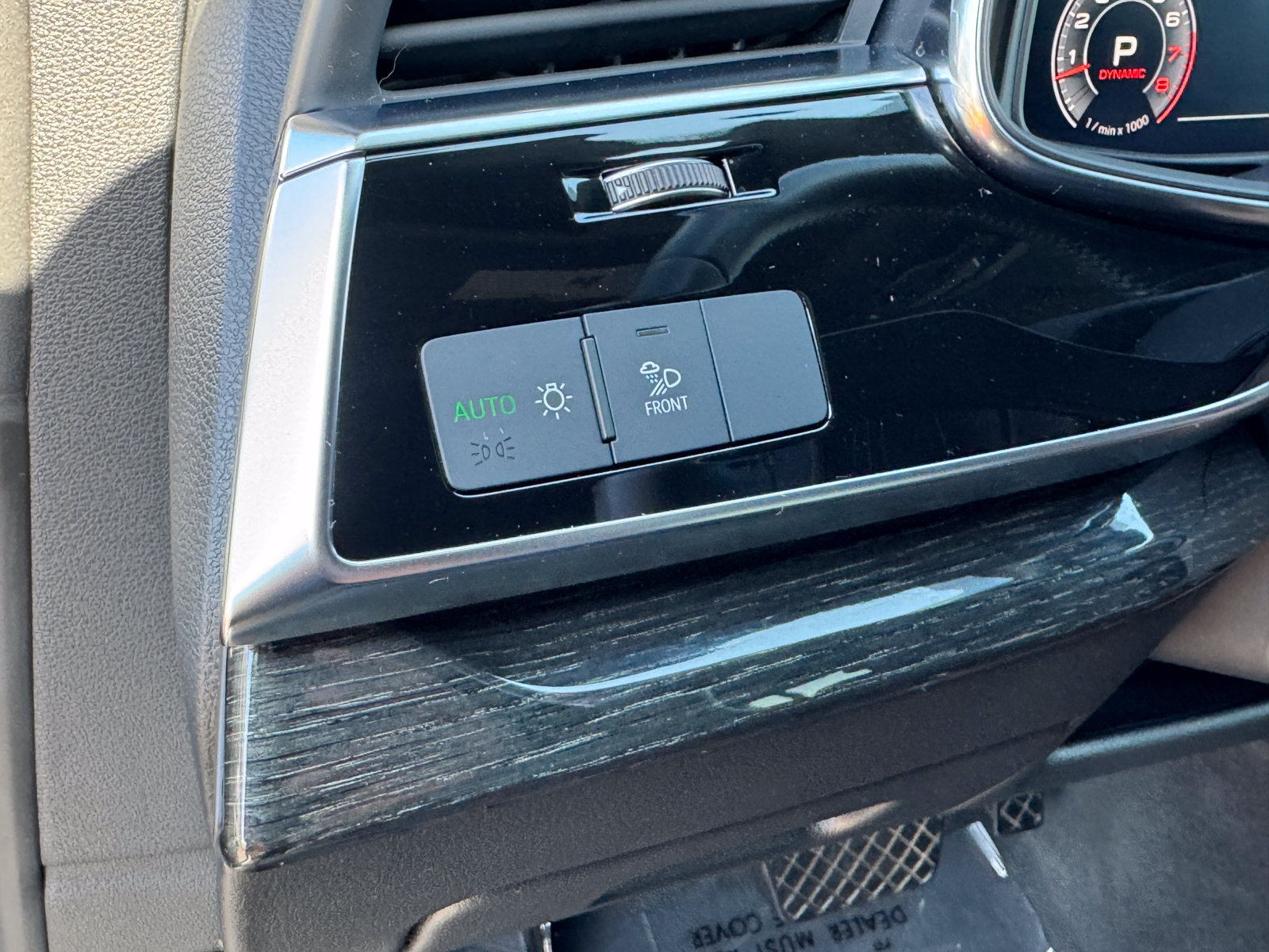 Used 2019 Audi Q8 Premium Plus w/ Premium Plus AWD/4WD image 18