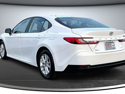 Used 2025 Toyota Camry LE image 4