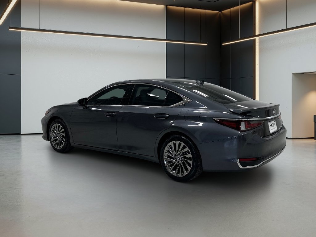 Used 2024 Lexus ES 300h Ultra Luxury FWD image 3