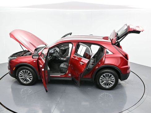 Used 2025 Cadillac XT4 Premium Luxury image 41
