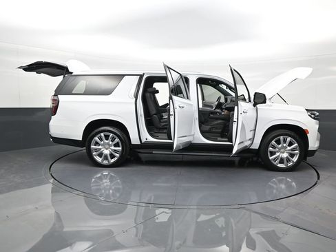 Used 2024 Chevrolet Suburban High Country w/ Advanced Technology Package RWD image 29