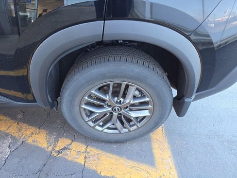 Used 2023 Nissan Rogue S image 11