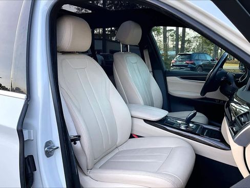Used 2017 BMW X5 xDrive40e image 9