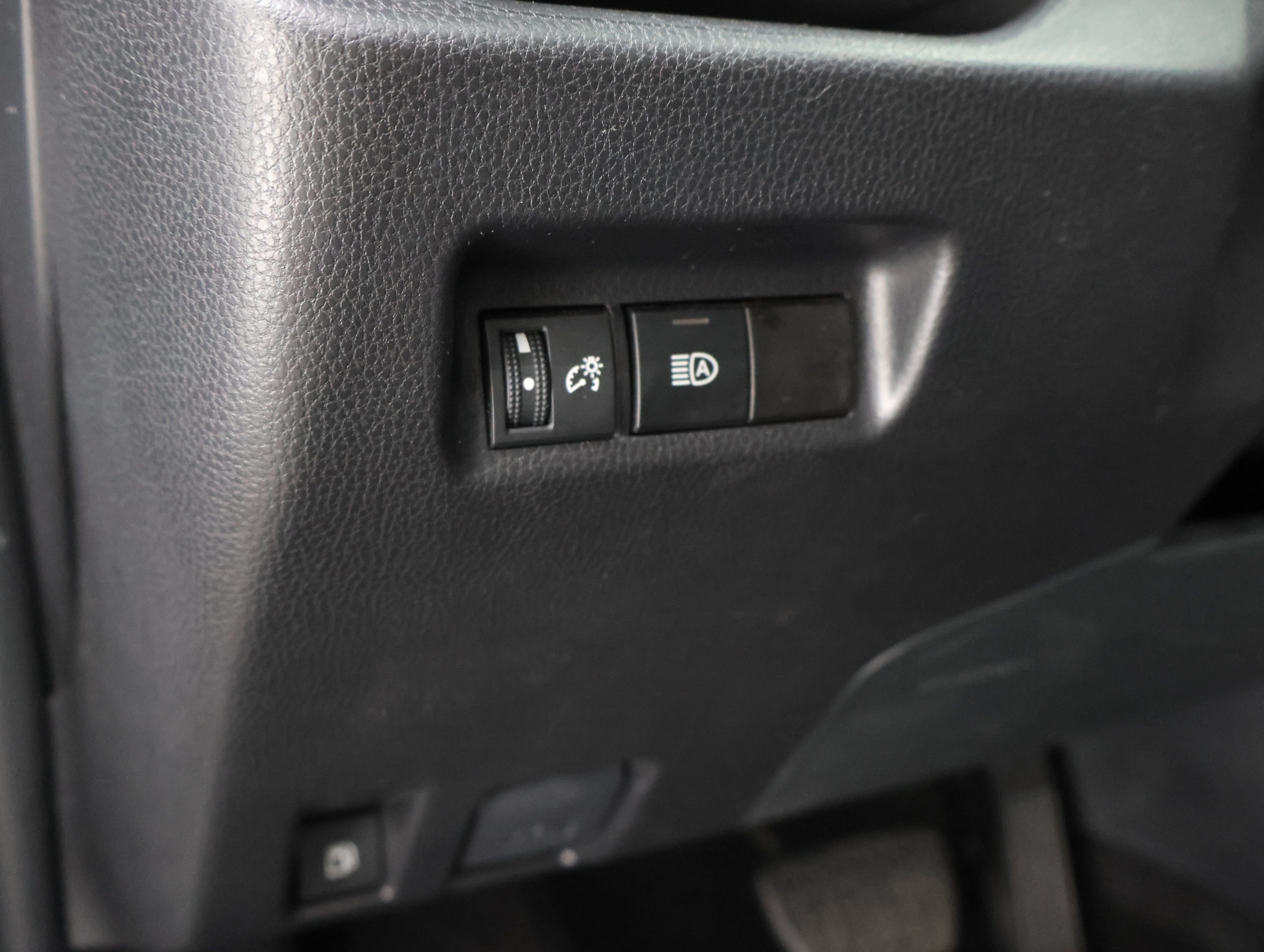 Used 2025 Toyota RAV4 LE AWD/4WD image 39