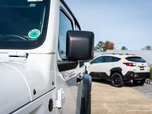 Used 2022 Jeep Wrangler Willys image 14