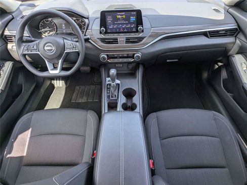 Used 2025 Nissan Altima 2.5 SV FWD image 16