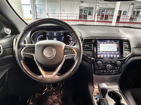 Used 2022 Jeep Grand Cherokee Laredo X image 16