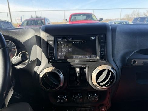 Used 2016 Jeep Wrangler Unlimited Sahara image 14