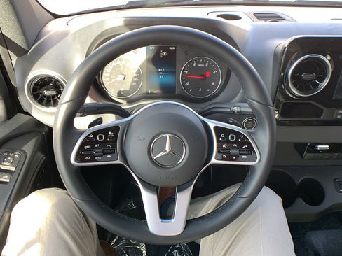 Used 2022 Mercedes-Benz Sprinter 2500 image 15