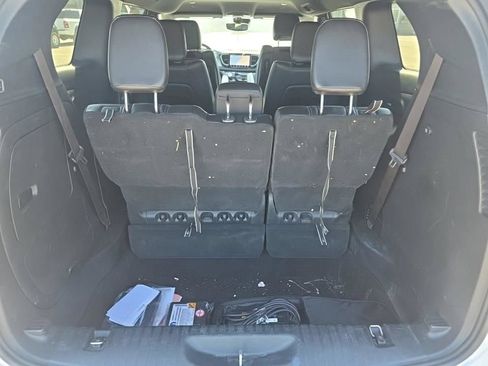 Used 2023 Chrysler Pacifica Touring-L w/ Uconnect Theater Family Group FWD image 9