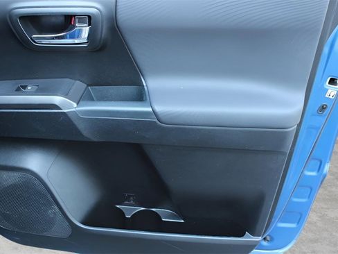 Certified 2018 Toyota Tacoma TRD Sport image 23