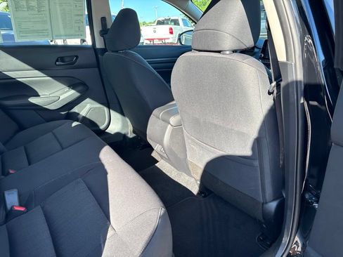 Used 2025 Nissan Altima 2.5 SV FWD image 42