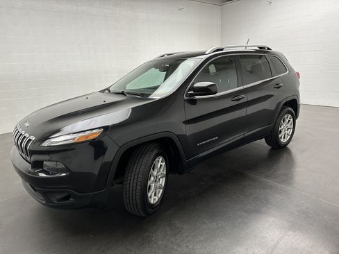 Used 2015 Jeep Cherokee Latitude w/ Cold Weather Group AWD/4WD image 4