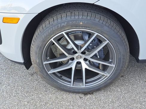 Used 2026 Porsche Macan AWD/4WD image 11