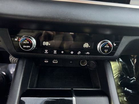 Used 2024 Mitsubishi Outlander SE image 18