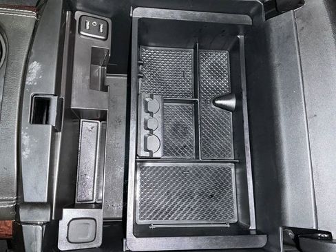 Used 2019 GMC Yukon SLT w/ Graphite Edition image 14