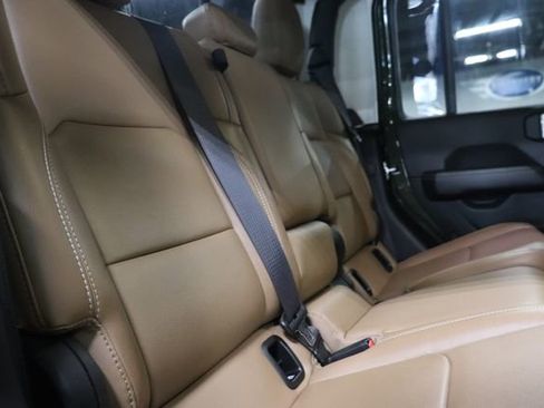 Used 2023 Jeep Gladiator Rubicon AWD/4WD image 24