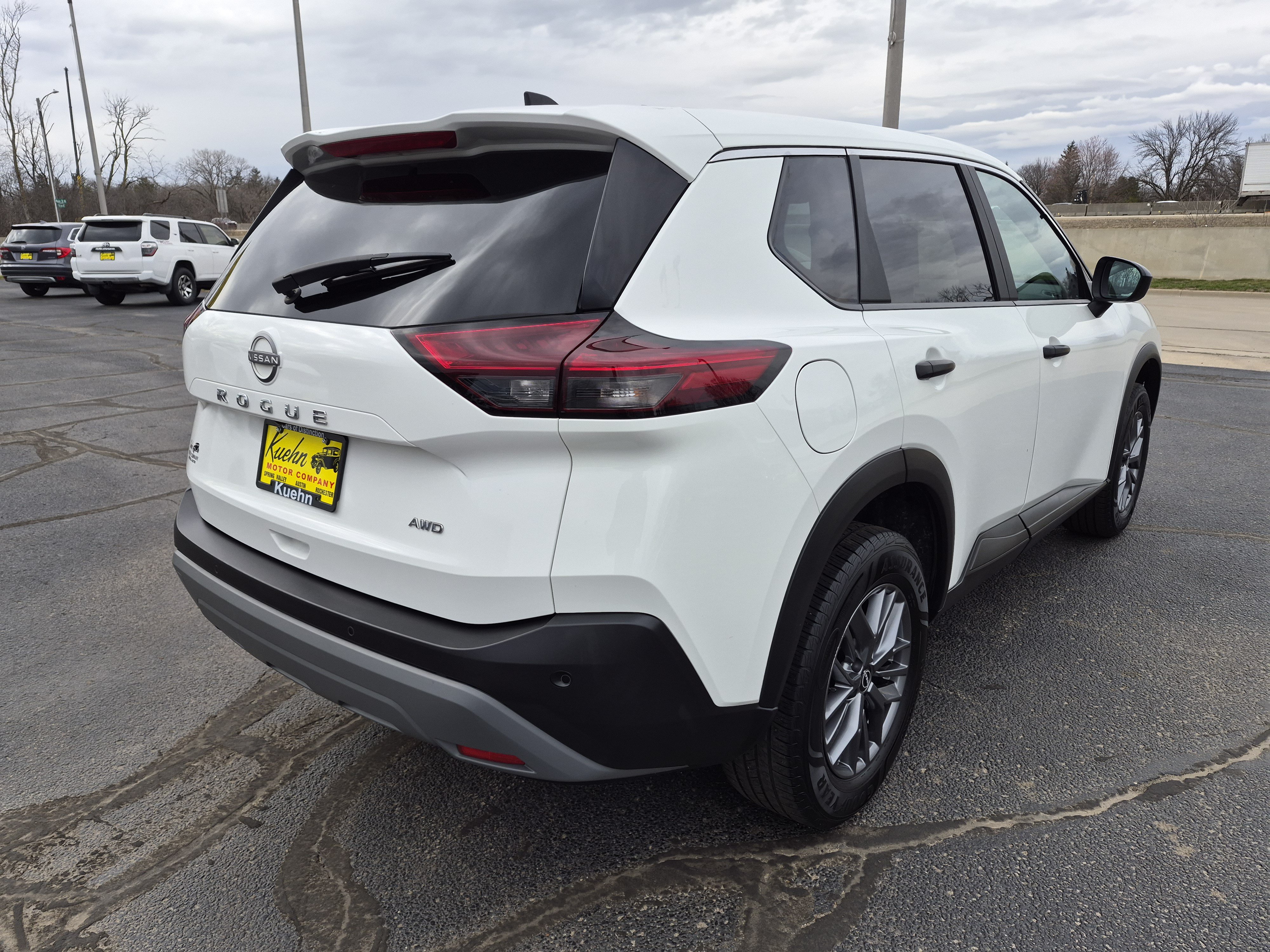 Used 2023 Nissan Rogue S AWD/4WD image 8