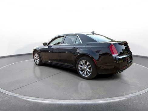 Used 2021 Chrysler 300 Touring L AWD/4WD image 6