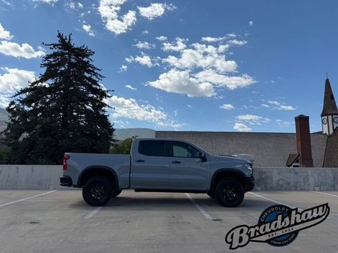 Used 2024 Chevrolet Silverado 1500 ZR2 w/ Technology Package AWD/4WD image 3