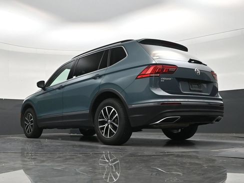 Used 2021 Volkswagen Tiguan SE w/ Panoramic Sunroof Package FWD image 22